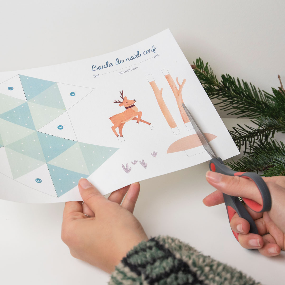 DIY : 2 Boules de Noël en papier à fabriquer • Ludilabel